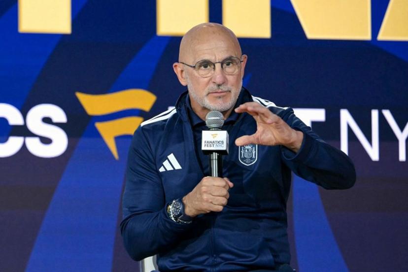 Spain's head coach Luis de la Fuente speaks to fans at the Javits Center in New York on July 17, 2026, two days ahead of the 2026 World Cup football tournament final match between Spain and Argentina.   JUAN MABROMATA / AFP