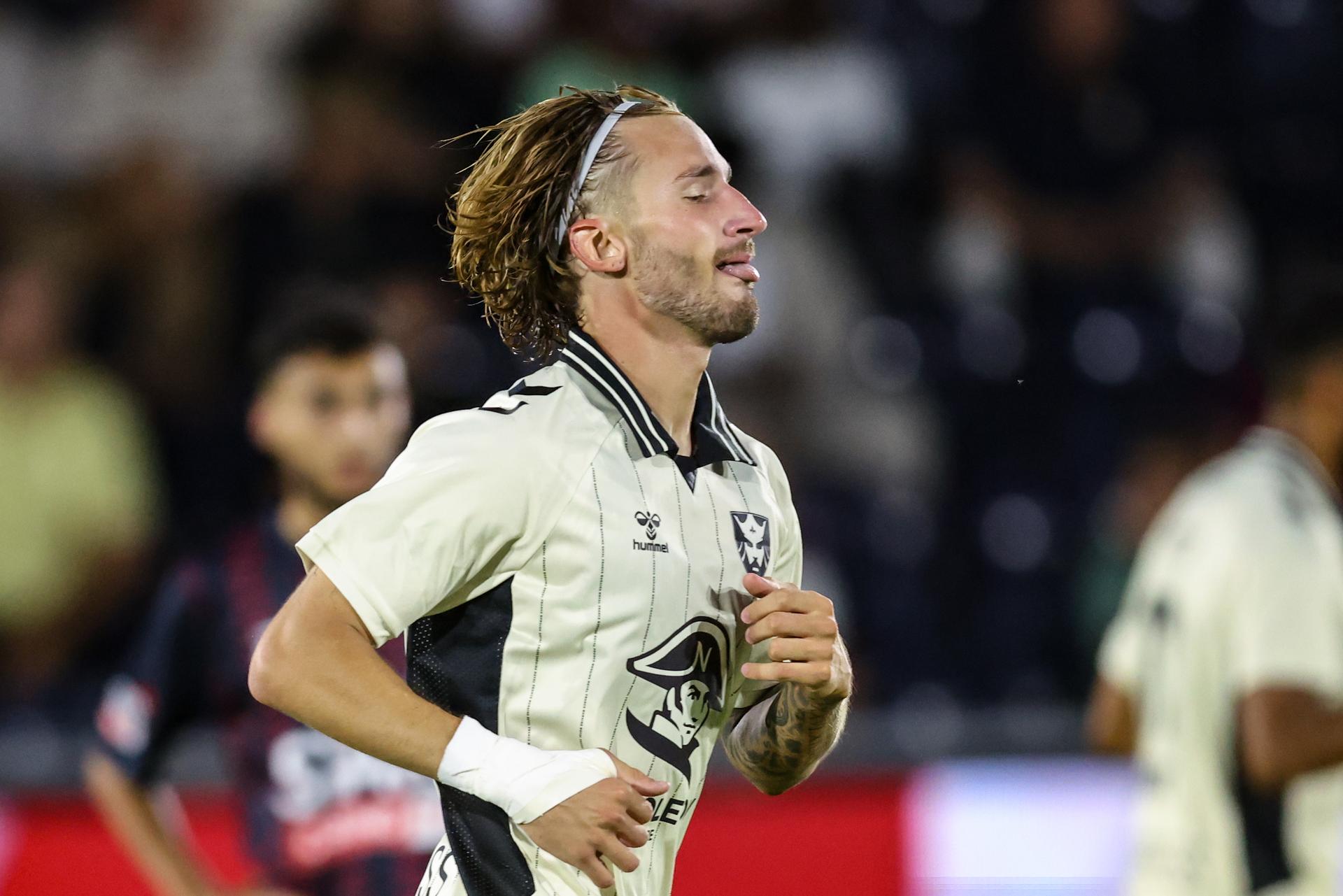 Francs Borains' Maxime Bastian celebrates after scoring during a soccer match between RFC Liege and Royal Francs Borains, Monday 17 August 2026 in Liege, on day 1 of the 2026-2027 'Challenger Pro League' second highest division of the Belgian championship. BELGA PHOTO BRUNO FAHY