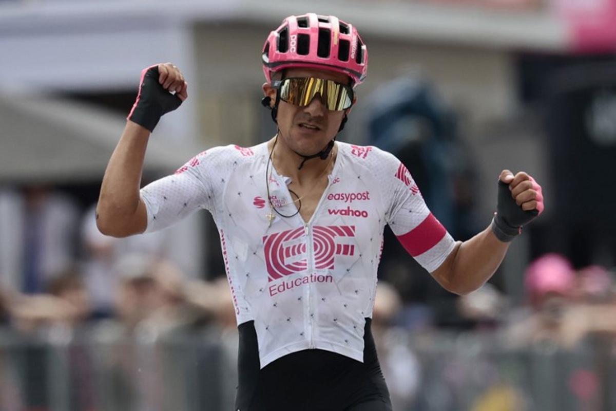 EF Education - EasyPost's Ecuadorian rider Richard Carapaz celebrates after victory as he crosses the finish of the 11th stage of the 108th Giro d'Italia cycling race 186kms from Viareggio to Castelnovo ne' Monti on May 21, 2025. Luca Bettini / AFP