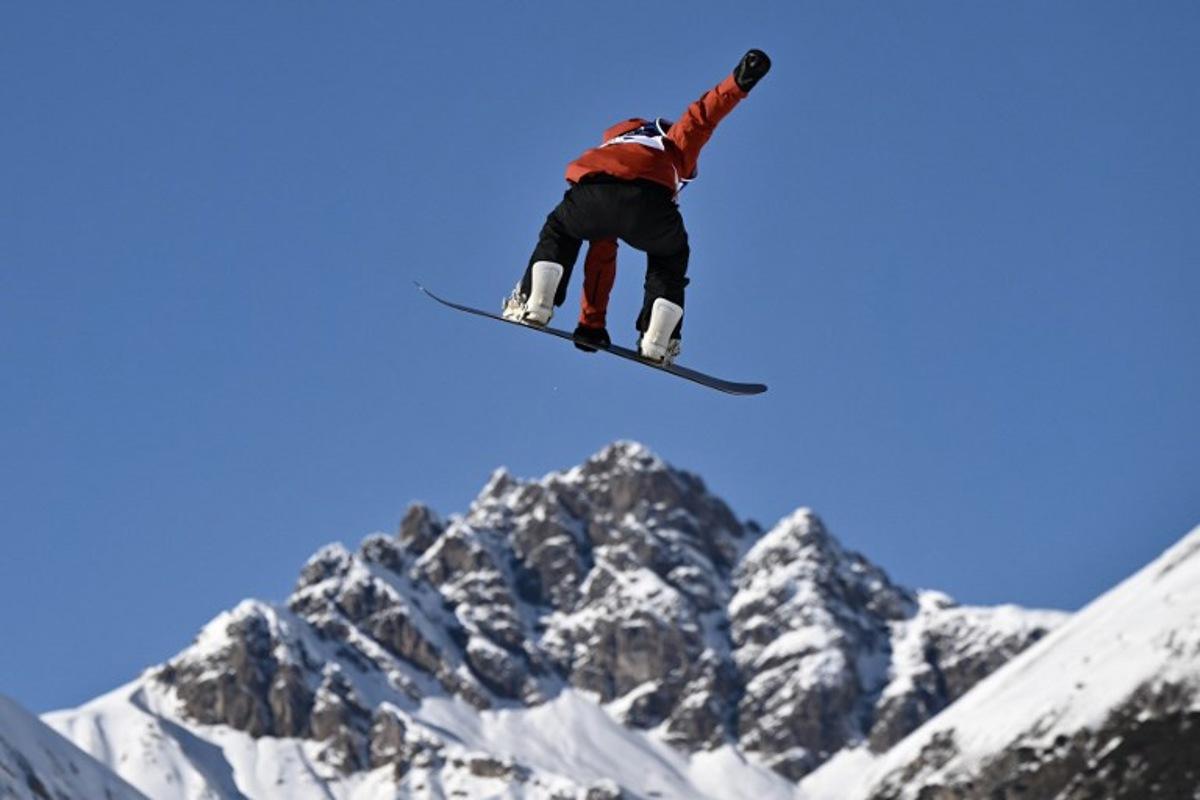 Belgium's Evy Poppe competes in the snowboard women's slopestyle qualification run 1 during the Milano Cortina 2026 Winter Olympic Games at Livigno Snow Park, in Livigno (Valtellina), on February 15, 2026. Jeff PACHOUD / AFP