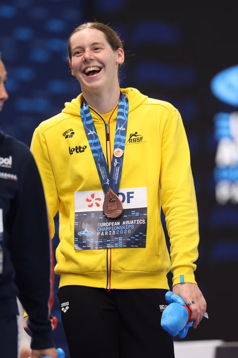 Belgian athlete Roos Vanotterdijk celebrates with her bronze medal after the podium of the Women's 200m medley race at the European Aquatics Championships in Paris, France on Saturday 15 August 2026. BELGA PHOTO VIRGINIE LEFOUR