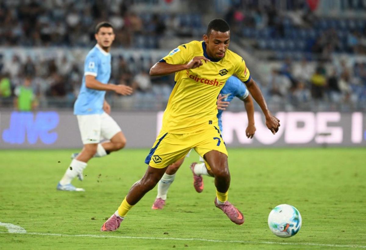Hellas Verona's Algerian defender #07 Rafik Belghali controls the ball during the Italian Serie A football match beetween SS Lazio and Hellas Verona at the Olympic Stadium in Rome on August 31, 2025. Alberto PIZZOLI / AFP