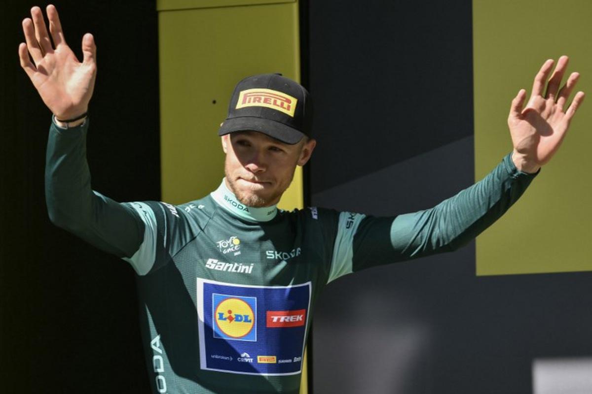 Lidl - Trek team's Italian rider Jonathan Milan celebrates on the podium with the best sprinter's green jersey after the 6th stage of the 112th edition of the Tour de France cycling race, 201.5 km between Bayeux and Vire Normandie, Northwestern France, on July 10, 2025. Marco BERTORELLO / AFP