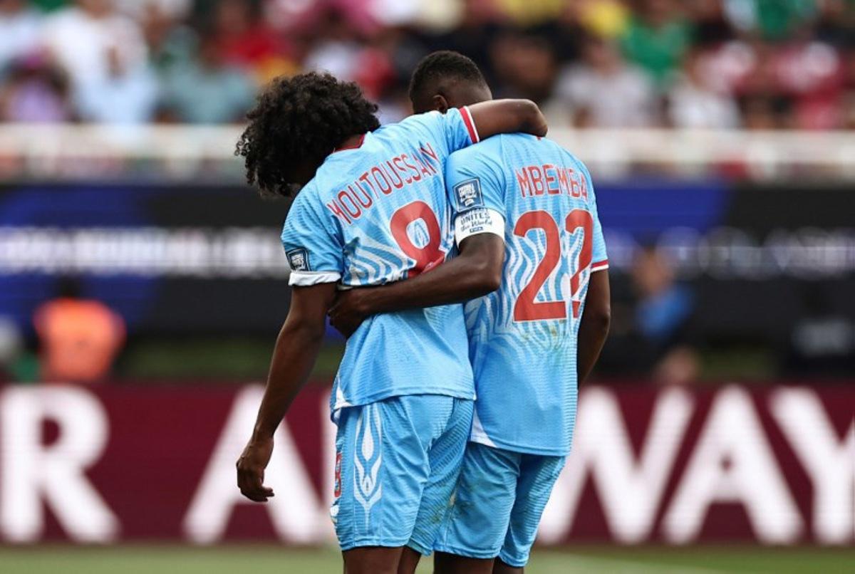 DR Congo's midfielder #08 Samuel Moutoussamy (L) leaves the field injured, helped by his teammate defender #22 Chancel Mbemba during the 2026 FIFA World Cup qualifiers final playoff football match between the Democratic Republic of the Congo and Jamaica at the Akron Stadium in Zapopan, Jalisco state, Mexico, on March 31, 2026. Ulises Ruiz / AFP