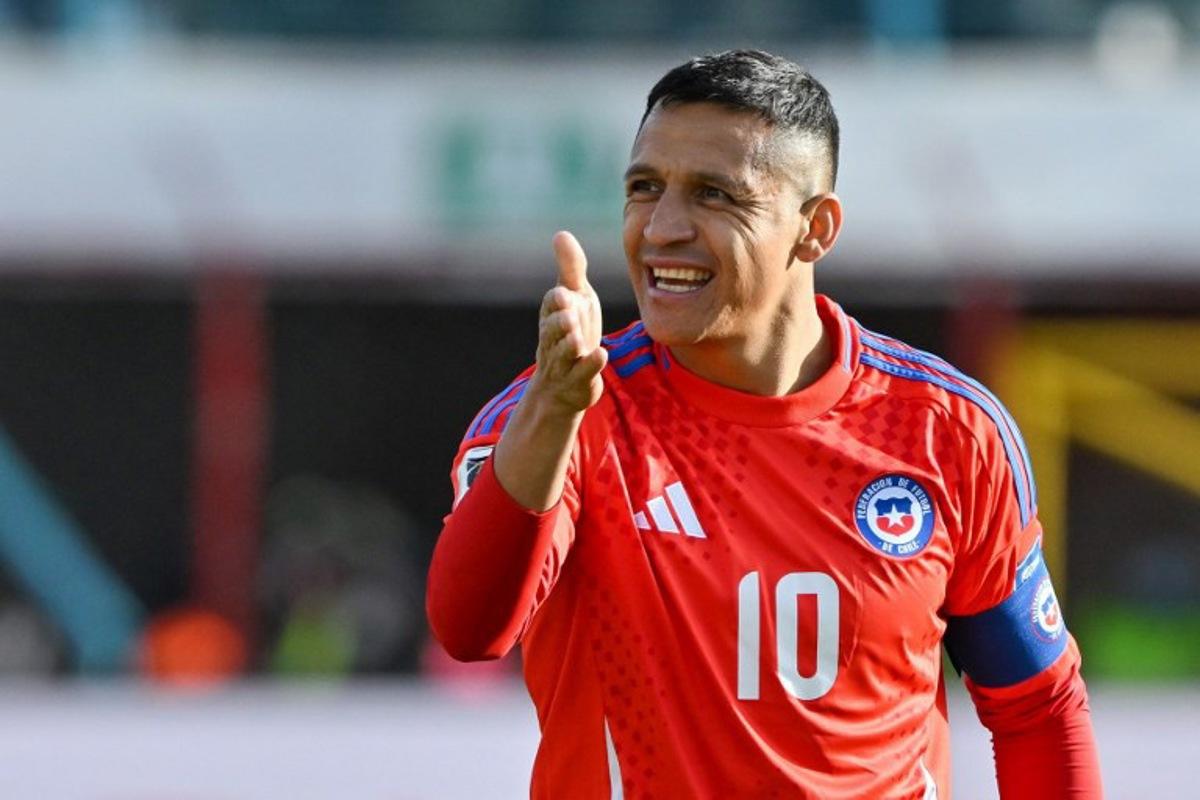 Chile's forward #10 Alexis Sanchez reacts during the 2026 FIFA World Cup South American qualifiers football match between Bolivia and Chile, at the Municipal El Alto stadium in El Alto, Bolivia on June 10, 2025. AIZAR RALDES / AFP