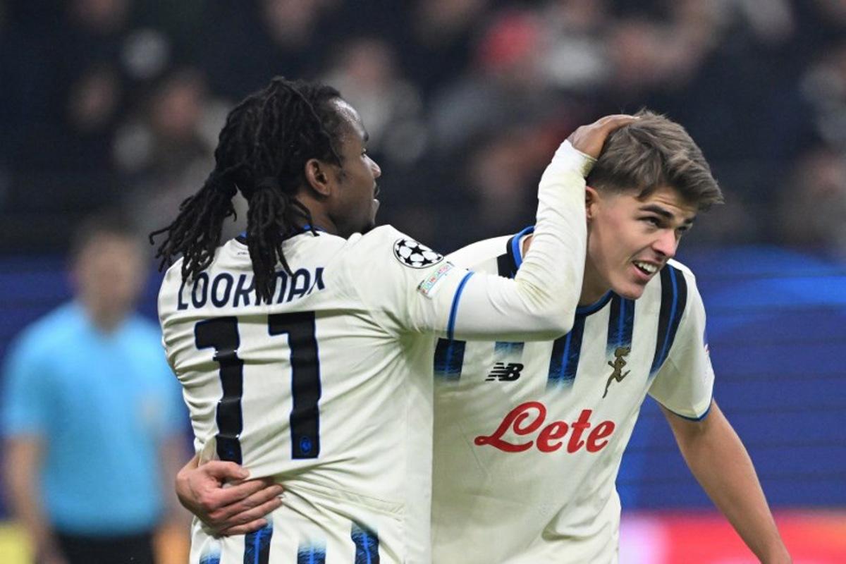 Atalanta's Nigerian forward #11 Ademola Lookman (L) and Atalanta's Belgian forward #17 Charles De Ketelaere celebrate after the latter scored the 0-3 goal during the UEFA Champions League league phase day 5 football match between Eintracht Frankfurt and Atalanta Bergamo in Frankfurt, Germany, on November 26, 2025. Kirill KUDRYAVTSEV / AFP