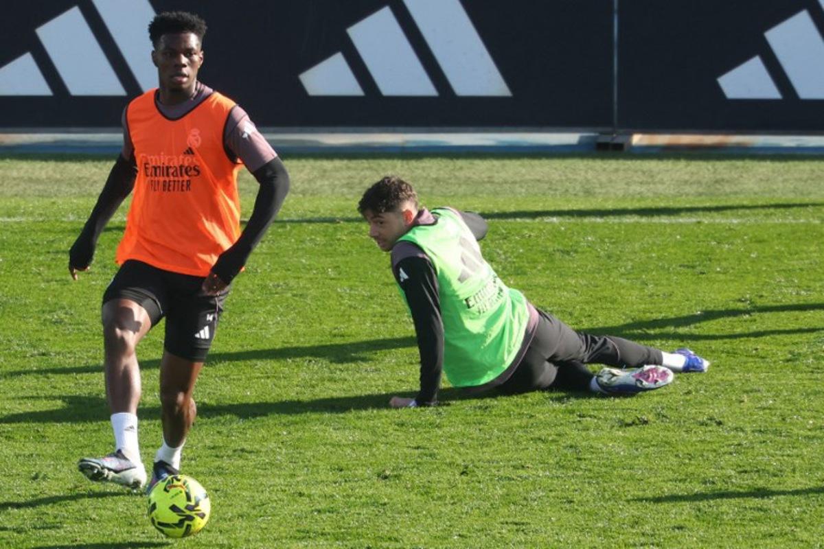 Real Madrid's French midfielder #14 Aurelien Tchouameni (L) and Real Madrid's Uruguayan midfielder #08 Federico Valverde attend an open door training session at Real Madrid Sports City in Valdebebas, in the outskirts of Madrid, on December 30, 2025. Pierre-Philippe MARCOU / AFP