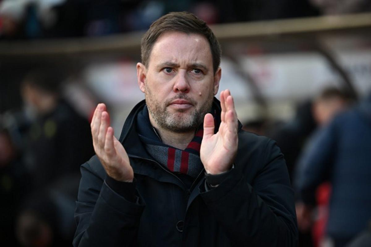 Sunderland's English head coach Michael Beale applauds ahead of kick-off in the English FA Cup third round football match between Sunderland and Newcastle United at The Stadium of Light in Sunderland in north east England on January 6, 2024. Paul ELLIS / AFP