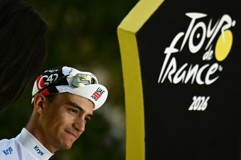 UAE Team Emirates - XRG's Mexican rider Isaac Del Toro celebrates on the podium with the best young rider's white jersey after the 21st stage of the 113th edition of the Tour de France cycling race, 88,7 km starting and finishing in Paris, on July 26, 2026. Loic VENANCE / AFP