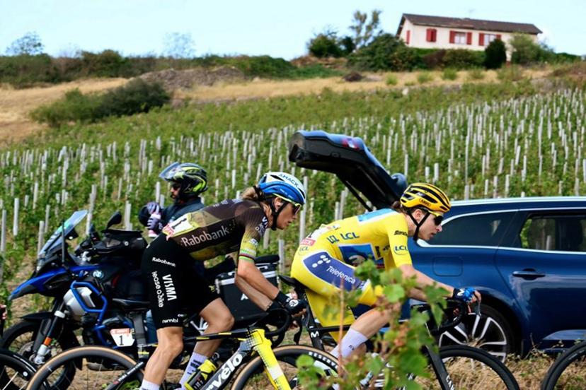 Movistar Team's Swiss rider and yellow jersey Marlen Reusser (R) and Team Visma | Lease a Bike's French rider Pauline Ferrand-Prevot (L) ride during a break away during the 5th (out of 9) stage of the fifth edition of the Women's Tour de France cycling race, 140 km from Macon to Belleville-en-Beaujolais, in Fleurie, central France on August 5, 2026. NICOLAS TUCAT / AFP