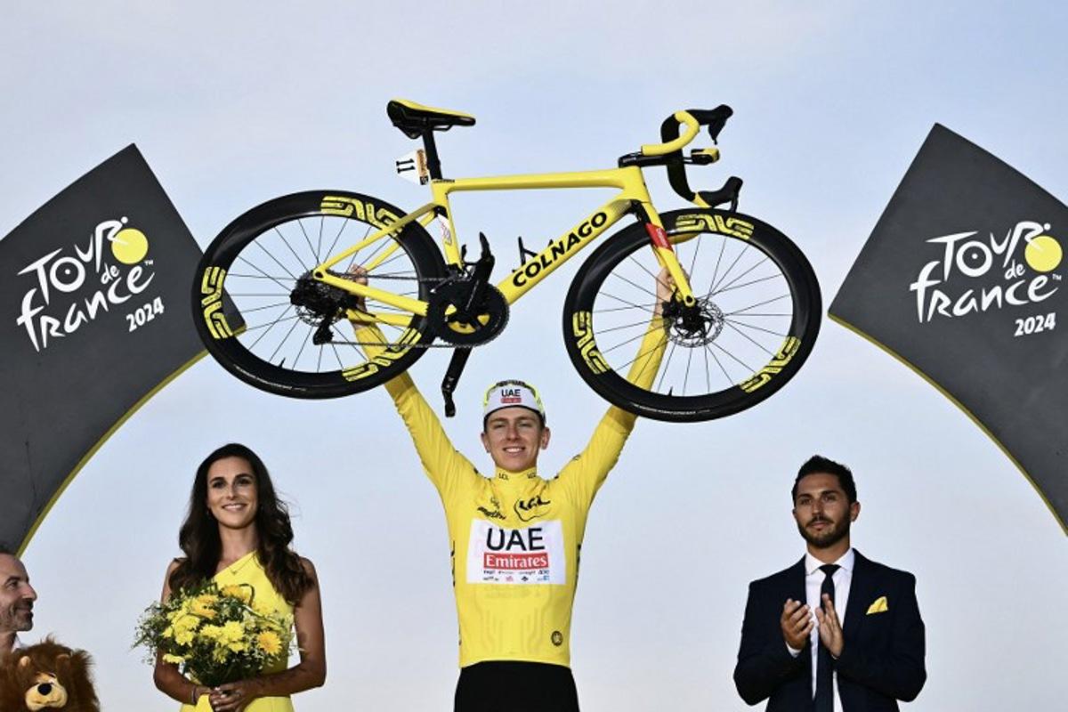 UAE Team Emirates team's Slovenian rider Tadej Pogacar celebrates his overall victory on the podium with the overall leader's yellow jersey after the 21st and final stage of the 111th edition of the Tour de France cycling race, a 33,7 km individual time-trial between Monaco and Nice, on July 21, 2024. Marco BERTORELLO / AFP