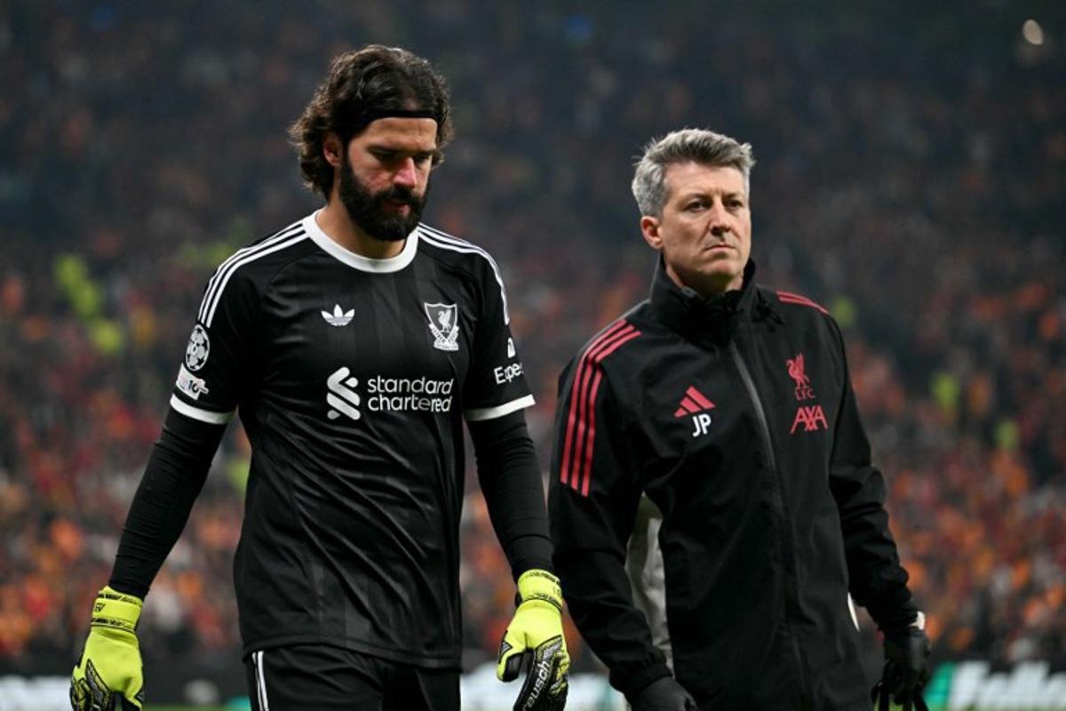 Liverpool's Brazilian goalkeeper #01 Alisson (L) walks off the pitch injured as he is substituted during the UEFA Champions League first round day 2 football match between Galatasaray (TUR) and Liverpool (ENG) at the Ali Sami Yen Spor Kompleksi in Istanbul on September 17, 2025. Ozan KOSE / AFP