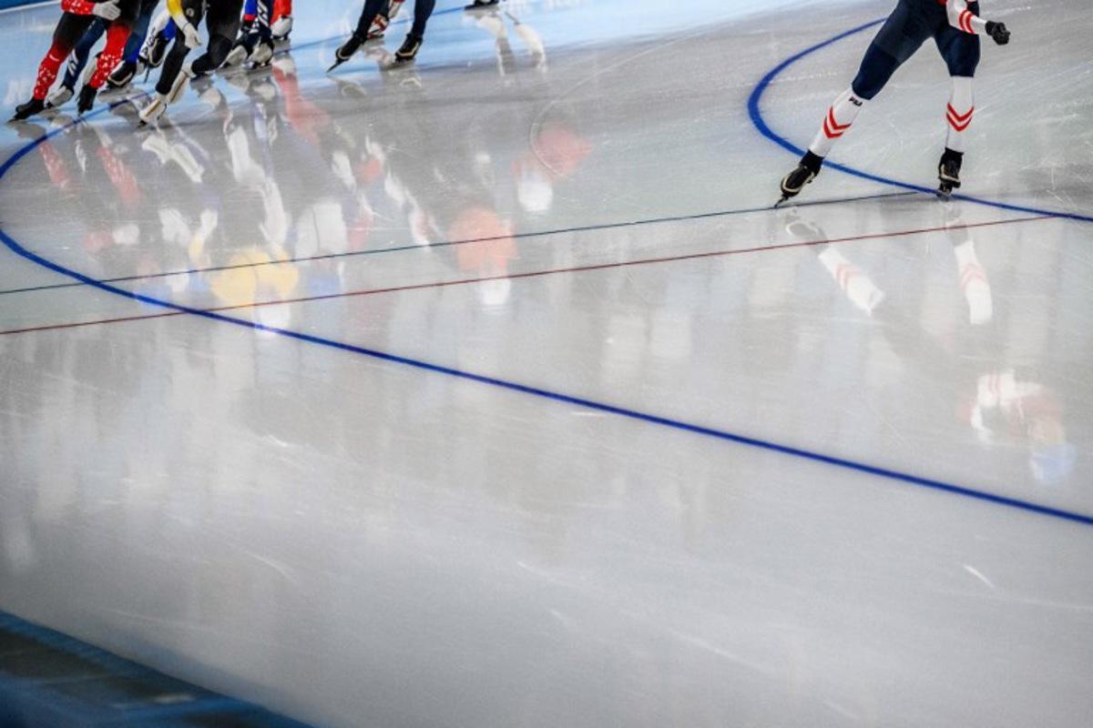Athletes compete in the men's speed skating mass start final during the Beijing 2022 Winter Olympic Games at the National Speed Skating Oval in Beijing on February 19, 2022. Jeff PACHOUD / AFP