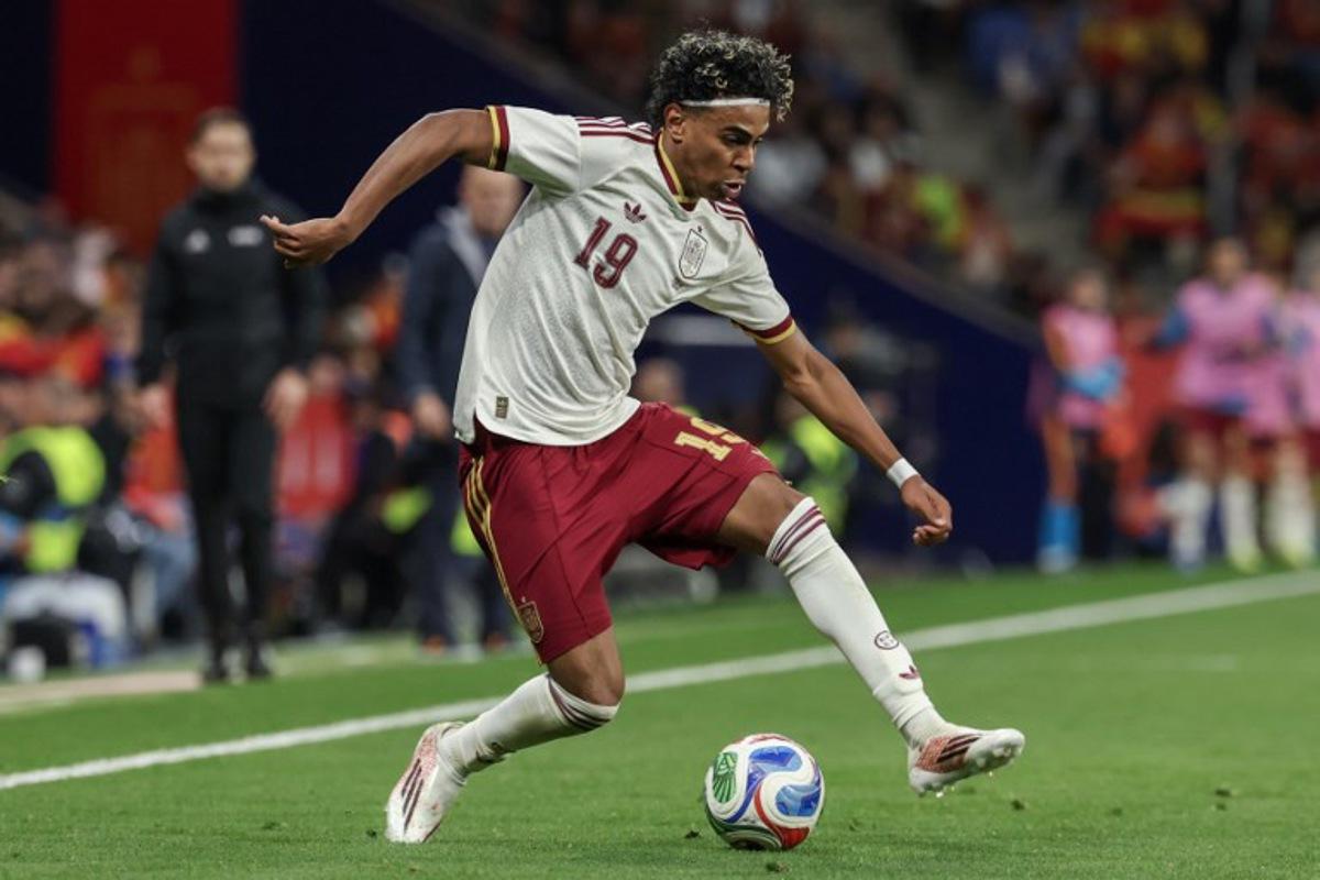 Spain's forward #19 Lamine Yamal controls the ball during the international friendly football match between Spain and Egypt at RCDE Stadium in Cornella de Llobregat, near Barcelona, on March 31, 2026. Lluis GENE / AFP