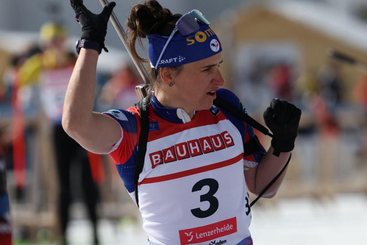 France's Julia Simon practices at the shooting range before the start of the Women 12,5 km Mass Start event of the IBU Biathlon World Championship of Lenzerheide, eastern Switzerland, on February 23, 2025. FRANCK FIFE / AFP