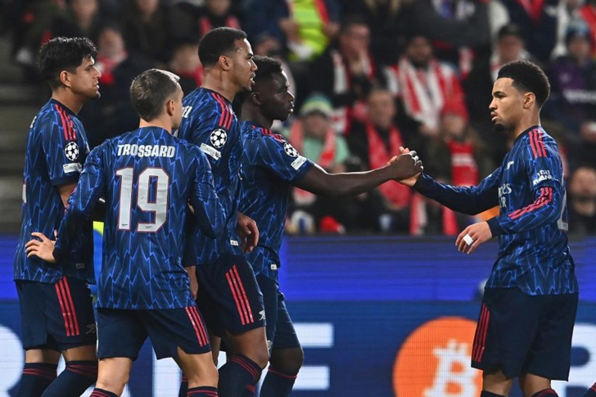 Arsenal's English midfielder #07 Bukayo Saka celebrates with his team mates after shooting from the penalty spot to score his team's 0-1 during the UEFA Champions League - league phase day 4 football match between Slavia Prague and Arsenal FC in Prague, Czech Republic on November 4, 2025. Michal Cizek / AFP