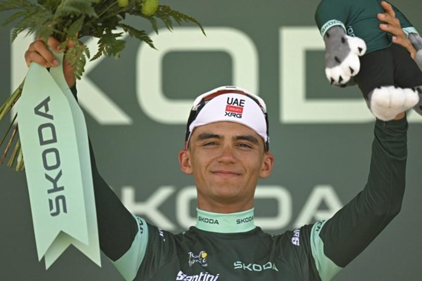 UAE Team Emirates - XRG's Mexican rider Isaac Del Toro celebrates on the podium with the best sprinter's green jersey after the 2nd stage of the 113th edition of the Tour de France cycling race, 168,5 km between Tarragona and Barcelona in northeastern Spain, on July 5, 2026. Loic VENANCE / AFP
