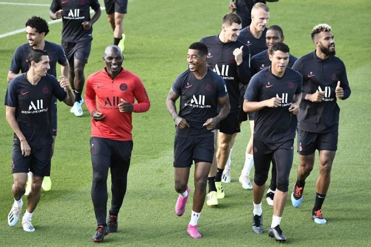 (From L, first row) Paris Saint-Germain's Argentine midfielder Angel Di Maria, deputy coach Zoumana Camara, Paris Saint-Germain's French defender Presnel Kimpembe, Paris Saint-Germain's Brazilian defender Thiago Silva and Paris Saint-Germain's Cameroon forward Eric Maxim Choupo Moting attend a training session at the club's Camp des Loges training grounds in Saint-Germain-en-Laye, west of Paris on September 24, 2019 on the eve of the L1 football match Paris Saint-Germain against Reims. STEPHANE DE SAKUTIN / AFP