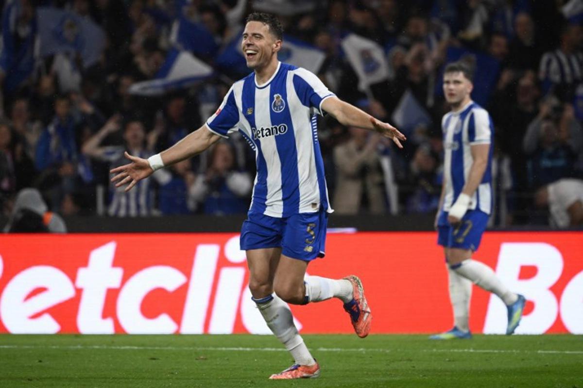 FC Porto's Polish defender #05 Jan Bednarek celebrates scoring the opening goal during the Portuguese League football match between FC Porto and FC Alverca at Dragao stadium in Porto, on May 2, 2026. Miguel RIOPA / AFP