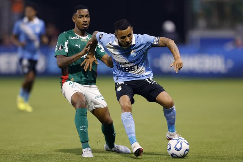 Palmeiras' forward #40 Allan and Sporting Cristal's midfielder #19 Yoshimar Yotun fight for the ball during the Copa Libertadores group stage football match between Brazil's Palmeiras and Peru's Sporting Cristal at Allianz Parque stadium in Sao Paulo, Brazil on April 16, 2026. Miguel SCHINCARIOL / AFP