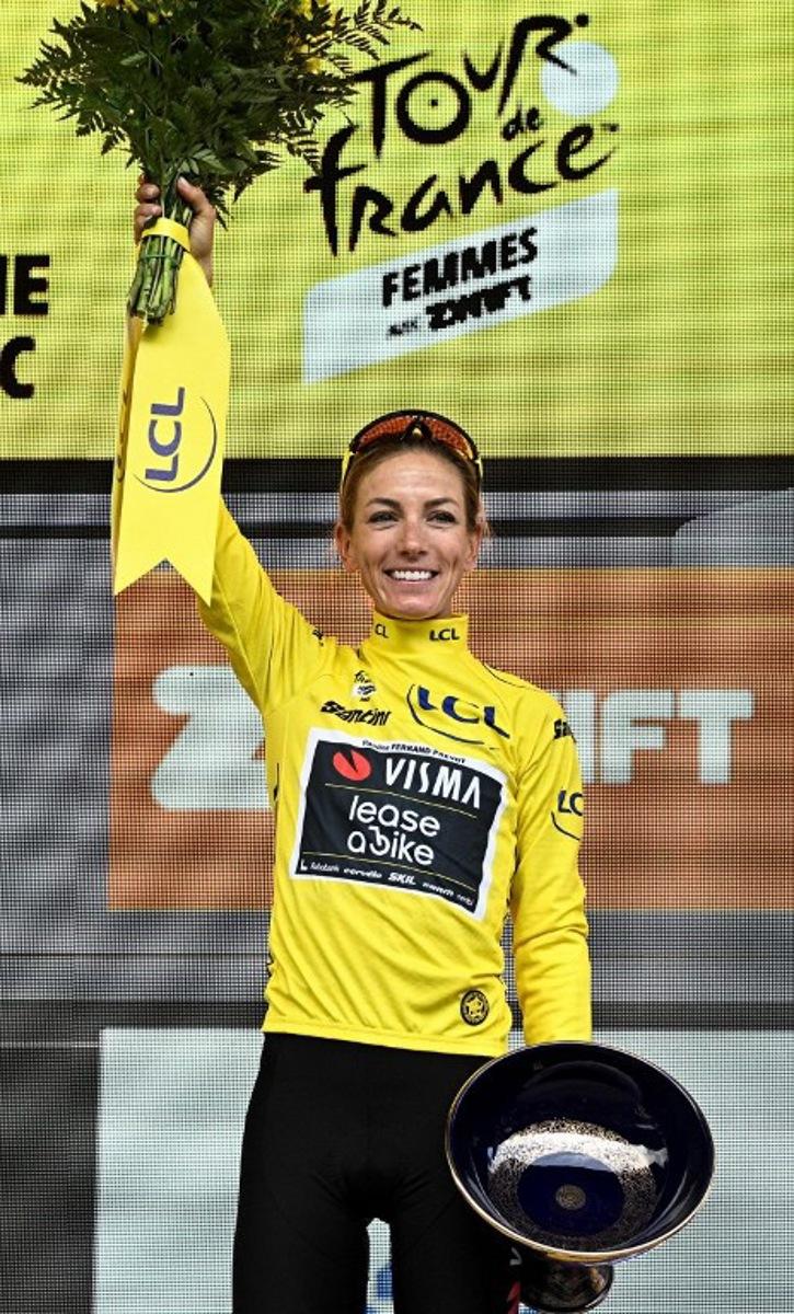 Team Visma | Lease a Bike's French rider Pauline Ferrand-Prevot celebrates with the Vase de Sevres on the podium for the fourth edition of the Women's Tour de France cycling race at the end of the 9th and final stage (out of 9), 124.1 km from Praz-sur-Arly to Chatel, in Chatel eastern France, on August 3, 2025. JULIEN DE ROSA / AFP