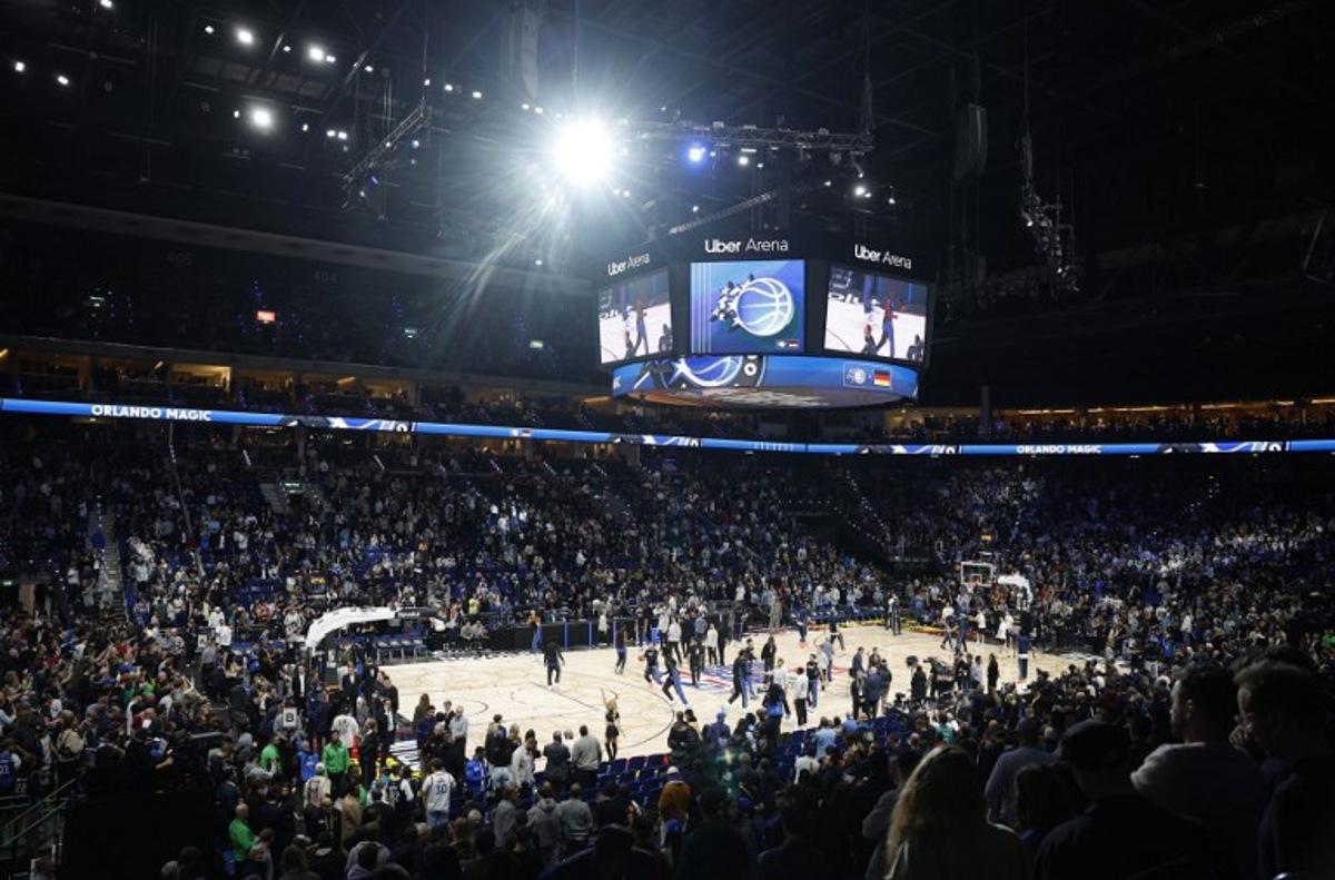 PLayers warm up ahead the 2025/2026 NBA season basketball match between Memphis Grizzlies and Orlando Magic on January 15, 2026 in Berlin. Odd ANDERSEN / AFP