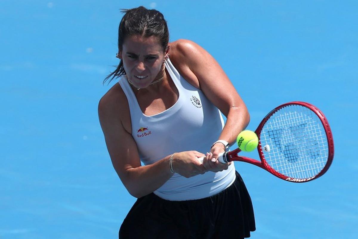 USA's Emma Navarro hits a return to Poland's Magda Linette during their women's singles match on day two of the Australian Open tennis tournament in Melbourne on January 19, 2026. Martin KEEP / AFP