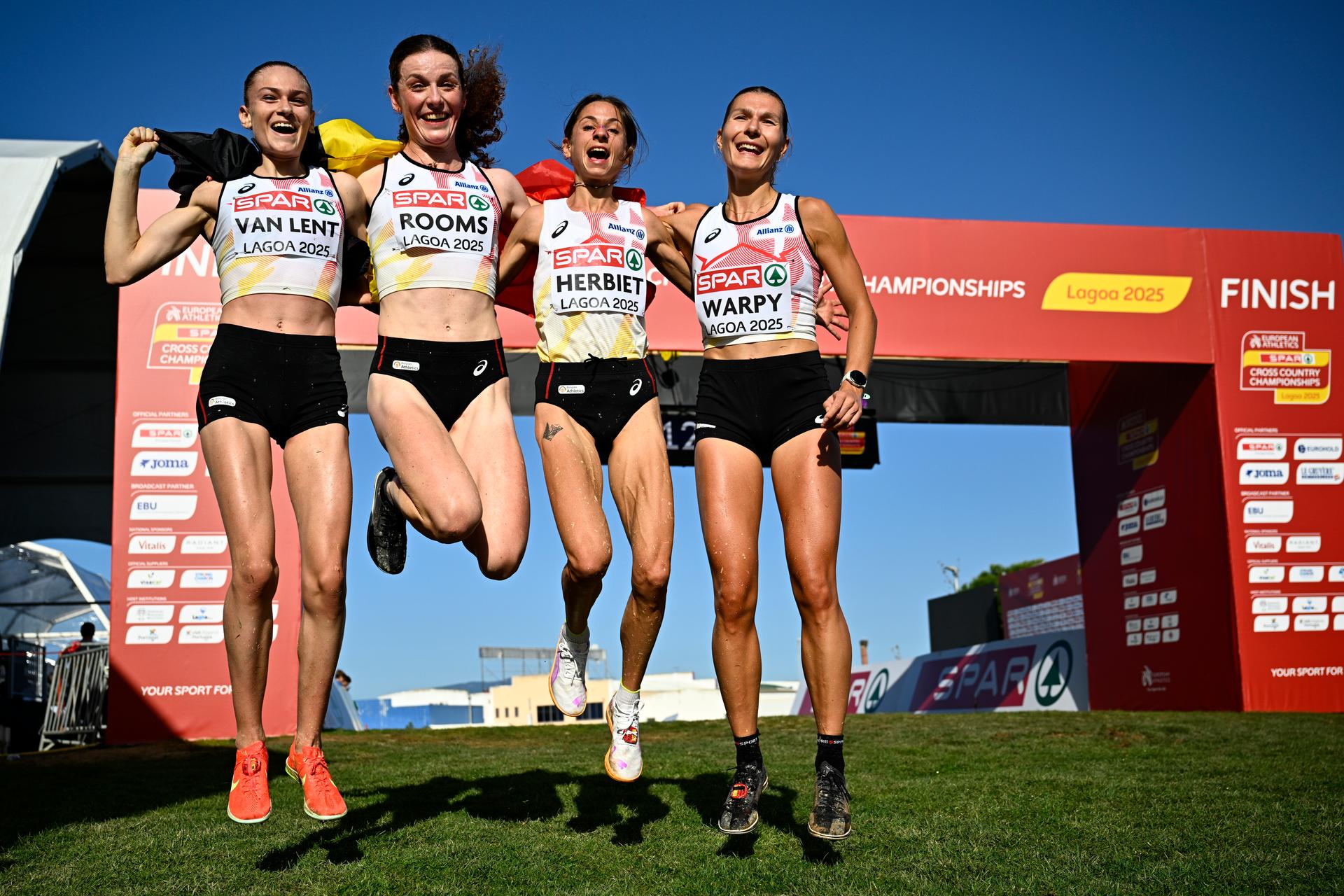 Belgian Jana Van Lent, Belgian Lisa Rooms, Belgian Chloe Herbiet and Belgian Victoria Warpy celebrate after winning the country ranking in the Women Elite race at the 2025 SPAR European Cross Country Championships, in Lagoa, Portugal, Sunday 14 December 2025. BELGA PHOTO JASPER JACOBS