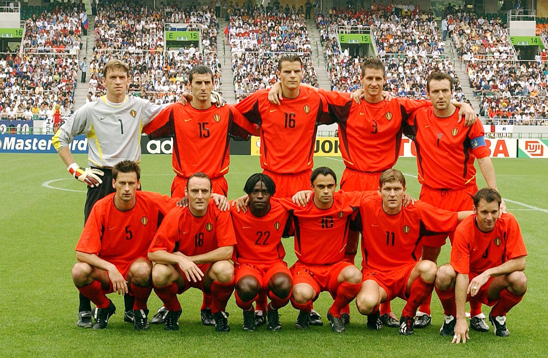 BRU04 - 20020614 - SHIZUOKA, JAPAN : Belgian team poses for a picture at the beginning of the Group H first round last match Belgium-Russia of the 2002 FIFA World Cup in Korea and Japan, 14 June 2002 at Shizuoka Stadium. Belgium defeated Russia 3-2 and qualified for the second round. (L-R, Up) Geert De Vlieger, Jacky Peeters, Daniel Van Buyten, Glen De Boeck, Marc Wilmots. (L-R, down) Nico Van Kerckhoven, Yves Vanderhaeghe, Mbo Mpenza, Johan Walem, Gert Verheyen, Bart Goor. BELGA PHOTO YVES BOUCAU