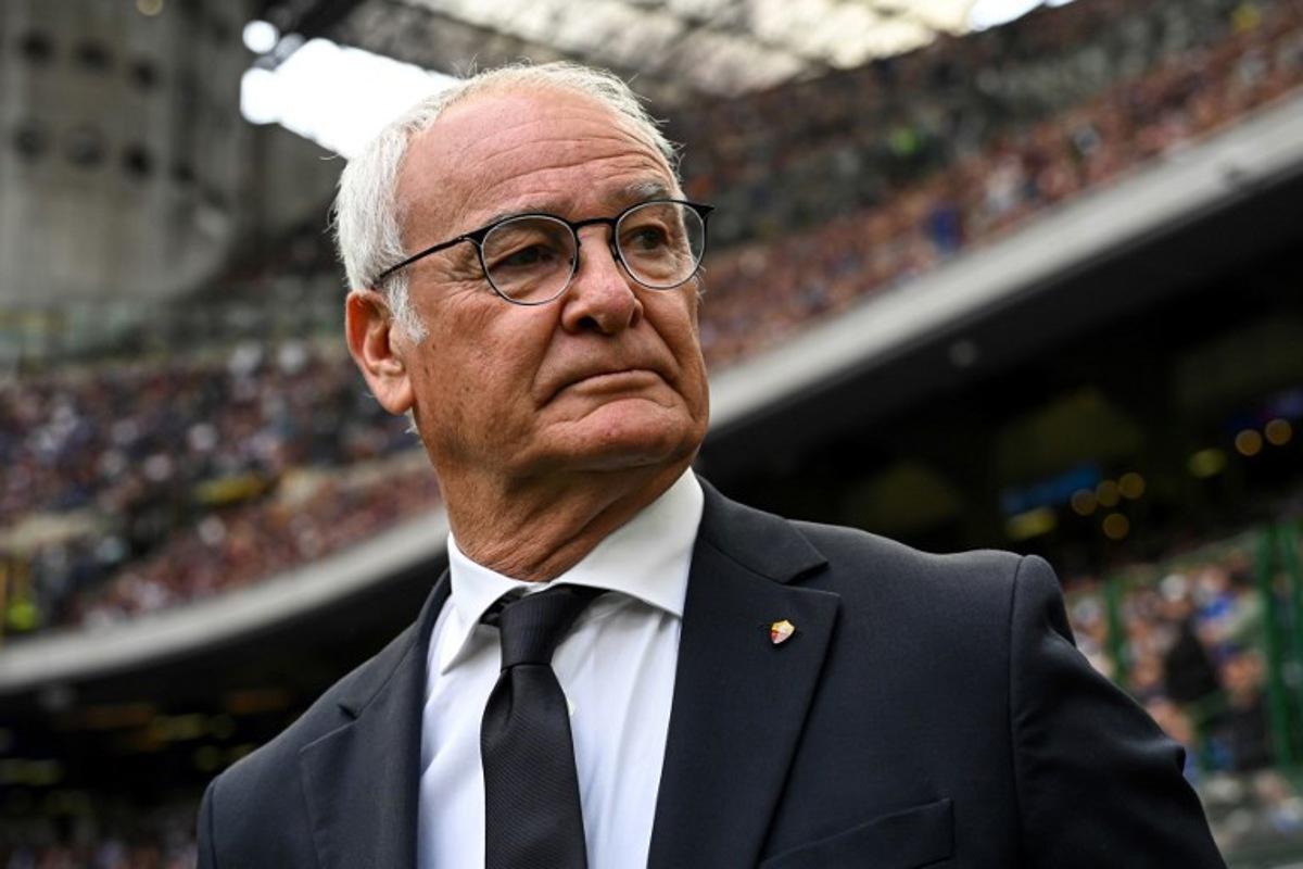 Roma's Italian coach Claudio Ranieri looks on before the Italian Serie A football match between Inter Milan and Roma at the San Siro stadium in Milan on April 27, 2025. Piero CRUCIATTI / AFP