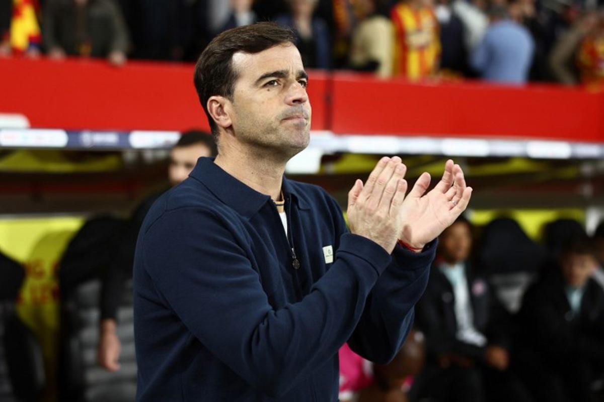 Toulouse's Spanish head coach Carles Martínez Novell applauds at the start of the French Cup semi-final football match between and RC Lens and Toulouse FC at the Stade Bollaert-Delelis in Lens, northern France on April 21, 2026. Sameer AL-DOUMY / AFP