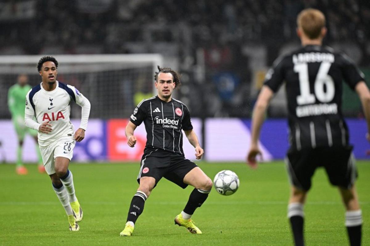 Frankfurt's Belgian defender #03 Arthur Theate (C) controls the ball during the UEFA Champions League league phase- day 8 football match between Eintracht Frankfurt and Tottenham Hotspur in Frankfurt, western Germany, on January 28, 2026. Kirill KUDRYAVTSEV / AFP