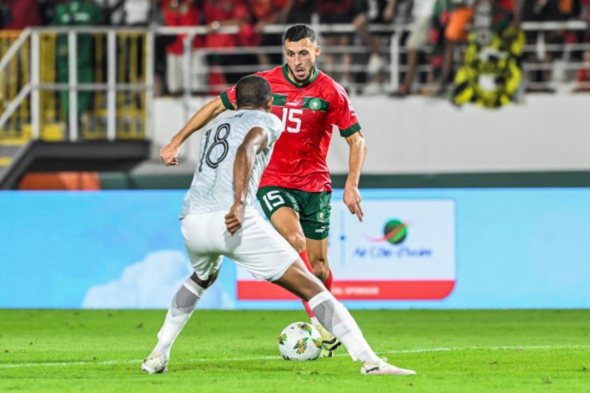 Morocco's midfielder #15 Selim Amallah (C) fights for the ball with South Africa's defender #18 Gomolemo Grant Kekana during the Africa Cup of Nations (CAN) 2024 round of 16 football match between Morocco and South Africa at the Stade Laurent Pokou in San Pedro on January 30, 2024. SIA KAMBOU / AFP
