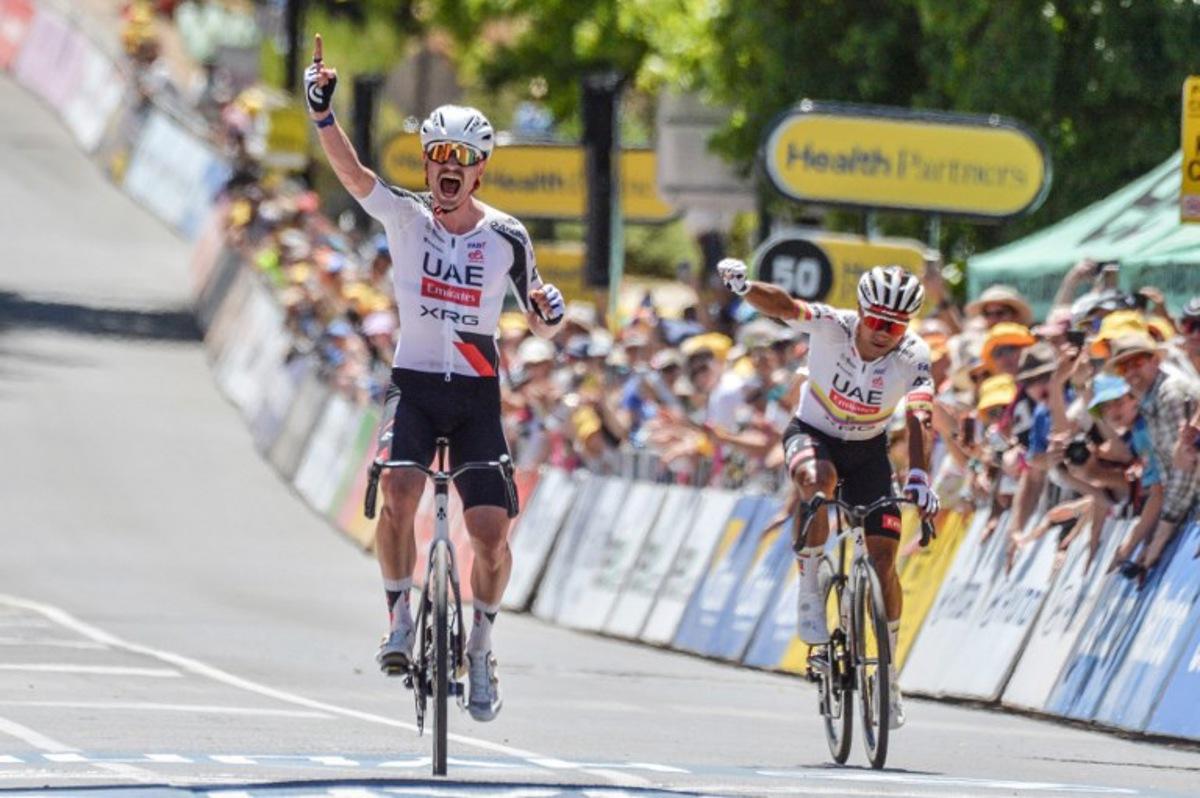 UAE Team Emirates XRG rider Jhonatan Narvaez from Ecuador (R) reacts as his teammate Australia's Jay Vine wins stage two of the Tour Down Under UCI men's cycling race in Adelaide on January 22, 2026. Brenton Edwards / AFP