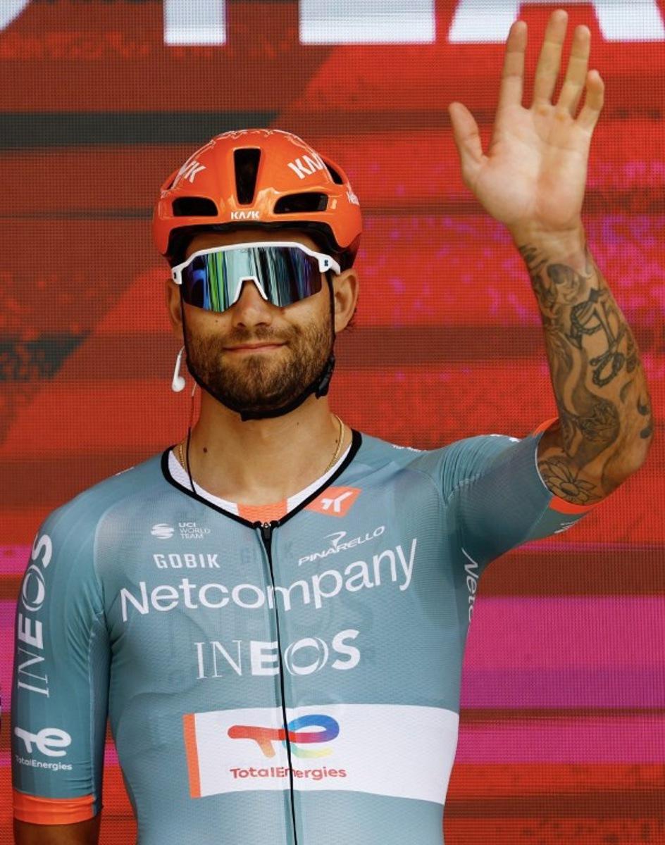 INEOS Grenadiers Italian rider Filippo Ganna waves during the presentation of the teams prior the start of the 2nd stage of the Giro d'Italia 2026 - Tour of Italy cycling race between Burgas and Veliko Tarnovo, Bulgaria, on May 9, 2026. Luca Bettini / AFP