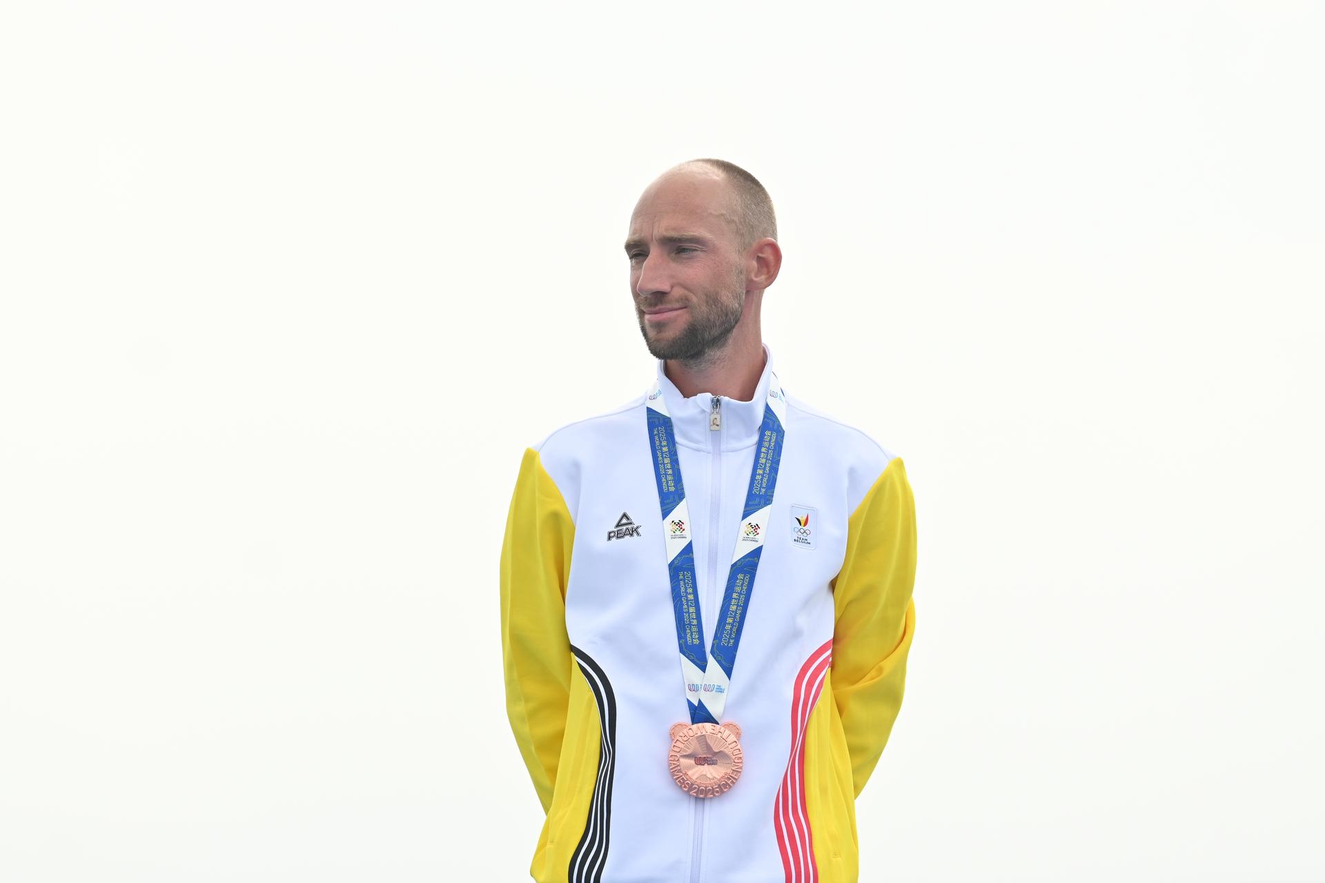 ATTENTION EDITORS - HANDOUT PICTURE - EDITORIAL USE ONLY - MANDATORY CREDIT BOIC - COIB - Vincent Bierinckx celebrates on the podium with the bronze medal at the Men duathlon event at the World Games 2025, in Chenghdu, China, on Saturday 9 AUgust 2025. This year, the World Games take place from 07 to 17 augustus. PHOTO HANDOUT BOIC - COIB