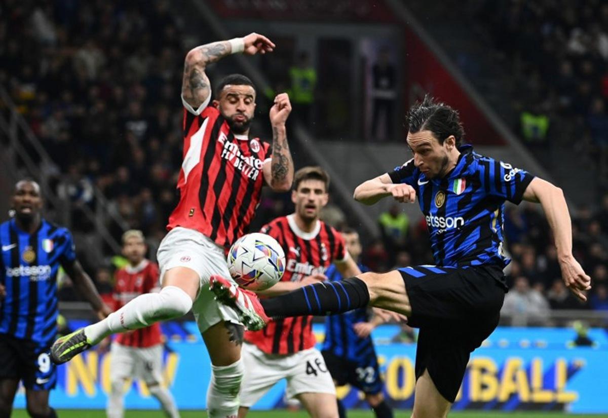 Inter Milan's Italian defender #36 Matteo Darmian (R) fights for the ball with AC Milan's Italian midfielder #32 Kyle Andrew Zac Walker during the Italian Cup semi-final first leg football match between AC Milan and Inter Milan at San Siro stadium in Milan, on April 2, 2025. Isabella BONOTTO / AFP