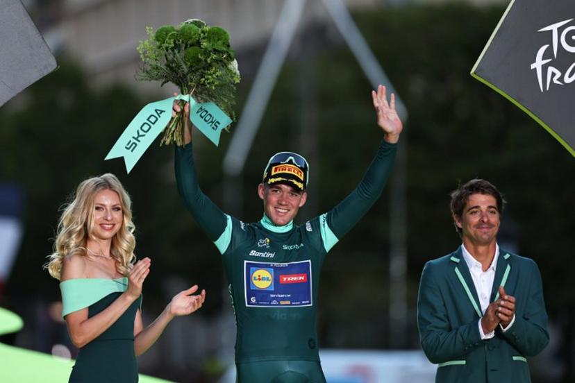 Lidl - Trek team's Danish rider Mads Pedersen celebrates on the podium with the best sprinter's green jersey after the 21st stage of the 113th edition of the Tour de France cycling race, 88,7 km starting and finishing in Paris, on July 26, 2026. Anne-Christine POUJOULAT / AFP