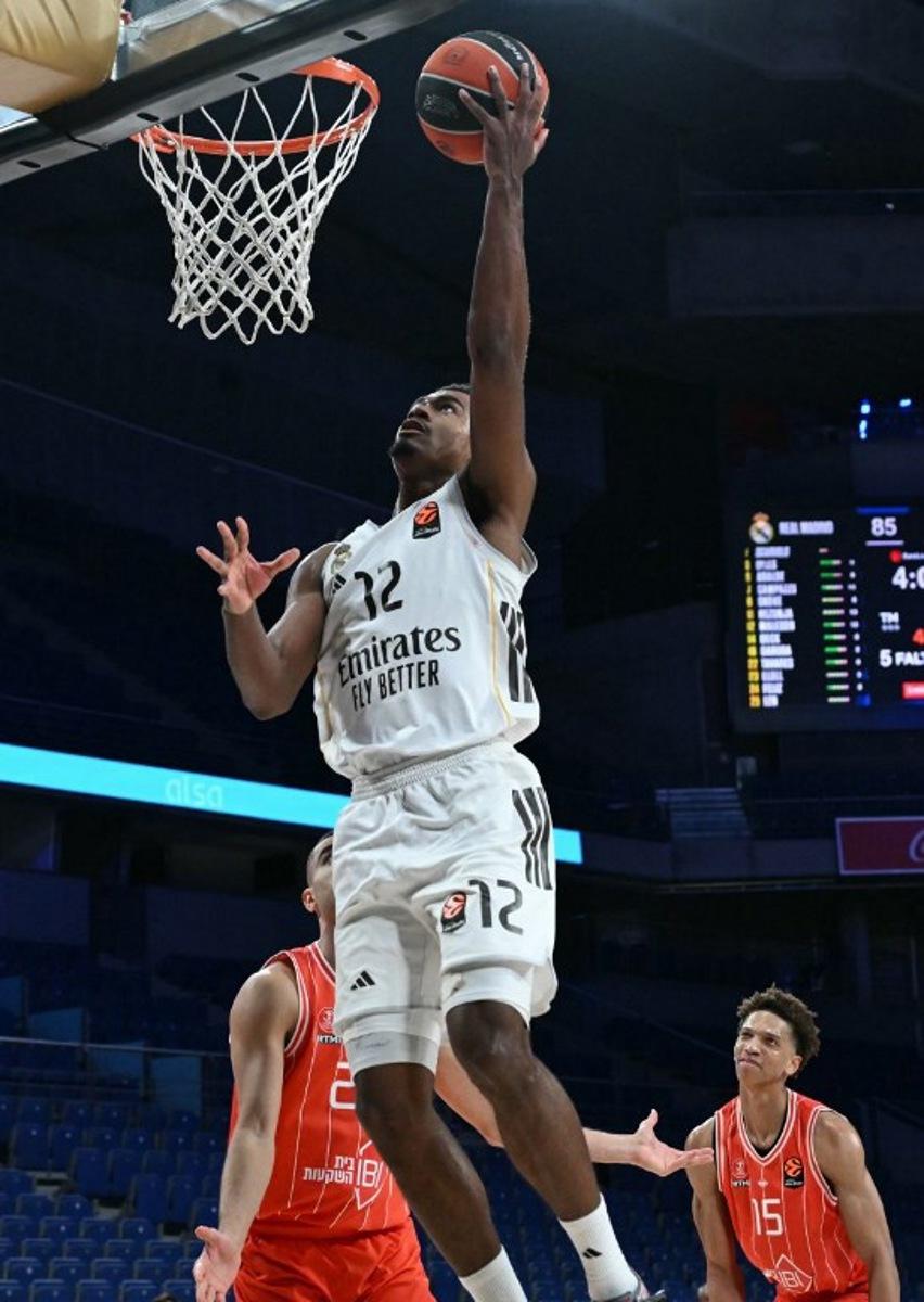 Real Madrid's French guard #12 Theo Maledon goes up to the basket during the empty-stadium Euroleague basketball match between Real Madrid Baloncesto and Hapoel IBI Tel-Aviv at the Movistar arena in Madrid on March 24, 2026. Javier SORIANO / AFP