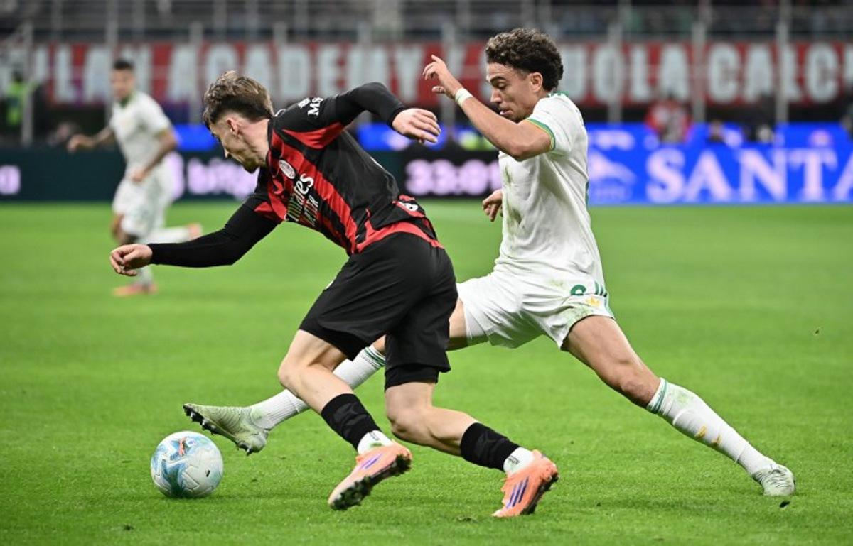 Roma's French midfielder #08 Neil El Aynaoui (R) fights for the ball with AC Milan's Begian midfielder #56 Alexis Saelemaekers during the Italian Serie A football match between AC Milan and AS Roma at San Siro stadium in Milan, on November 2, 2025. Isabella BONOTTO / AFP