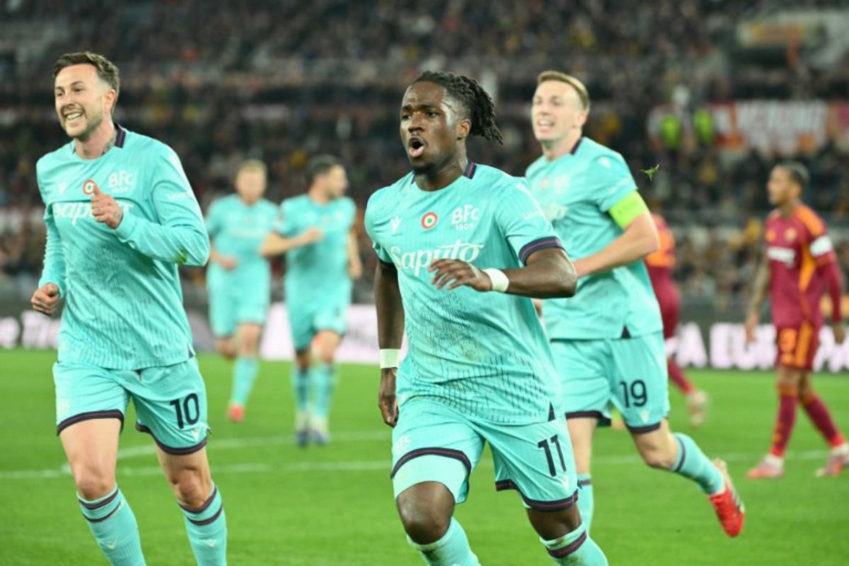 Bologna's English forward #11 Jonathan Rowe celebrates scoring his team's first goal during the UEFA Europa League last 16 2nd leg football match between AS Roma and Bologna at the Olympic Stadium in Rome on March 19, 2026. Alberto PIZZOLI / AFP