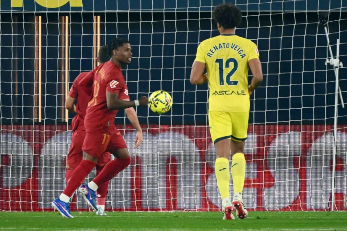 Valencia's Belgian forward # 17 Largie Ramazani celebrates after scoring the opening goal from the penalty spot during the Spanish league football match between Villarreal CF and Valencia CF at La Ceramica Stadium in Vila-real on February 22, 2026. JOSE JORDAN / AFP
