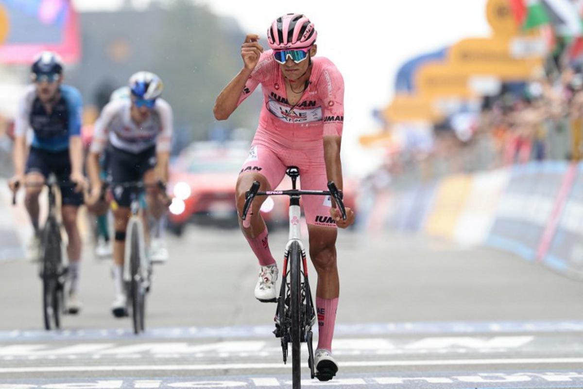 UAE Team Emirates XRG's Mexican rider Isaac Del Toro wearing the pink jersey of overall leader (Maglia Rosa) reacts as he crosses the finish line of the 20th stage of the 108th Giro d'Italia cycling race 205kms from Verres to Sestriere on May 31, 2025. Luca Bettini / AFP