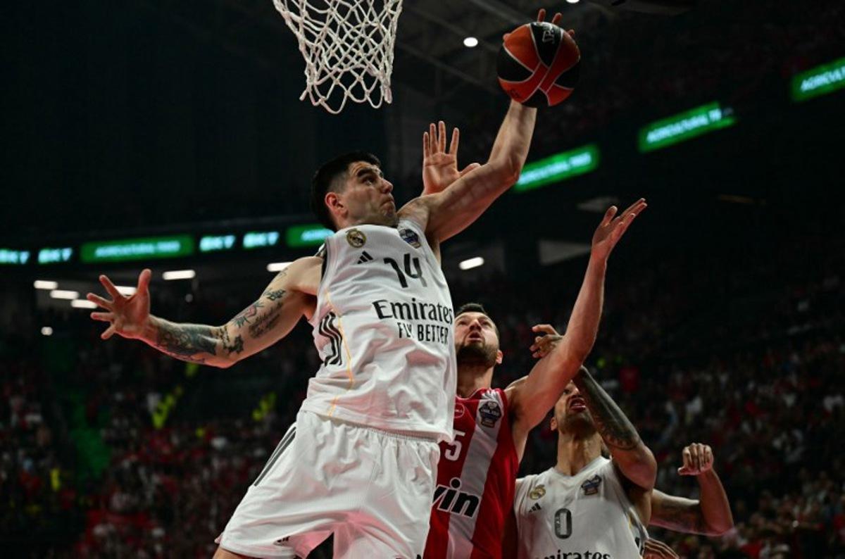 Real Madrid's Argentinian forward #14 Gabriel Deck jumps for the ball during the men's EuroLeague final basketball match between Olympiacos Piraeus and Real Madrid at the Telekom Center Athens in Athens on May 24, 2026. Angelos Tzortzinis / AFP