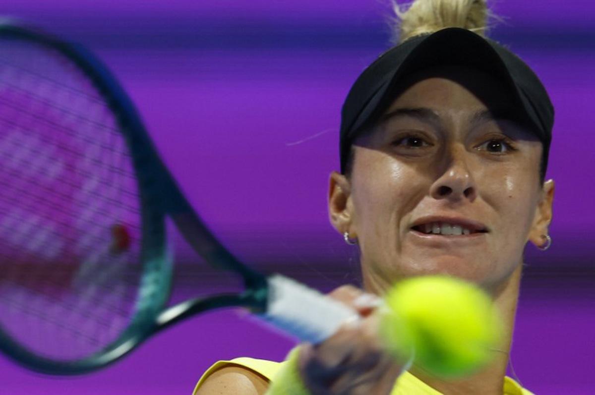 McCartney Kessler of the USA returns the ball to Ons Jabeur of Tunisia during their 2025 WTA Qatar Open match at the Khalifa International Tennis Complex in Doha on February 10, 2025. KARIM JAAFAR / AFP