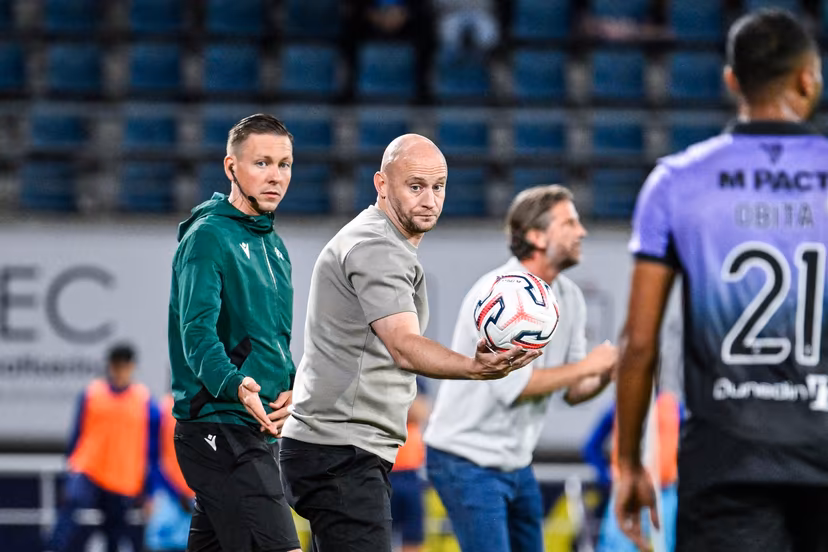Hibernian's head coach David Gray pictured during a soccer game between Belgian KAA Gent and Scottish Hibernian FC, Thursday 20 August 2026 in Gent, the first leg of the play-off round for the UEFA Conference League group phase. BELGA PHOTO TOM GOYVAERTS