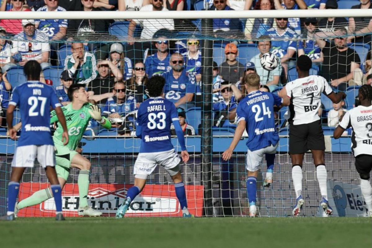 Rennes' Swiss forward #07 Breel Embolo (R) scores his team second goal during the French L1 football match between RC Strasbourg Alsace and Stade Rennais FC at the Stade de la Meinau in Strasbourg, eastern France, on April 19, 2026. ROMEO BOETZLE / AFP