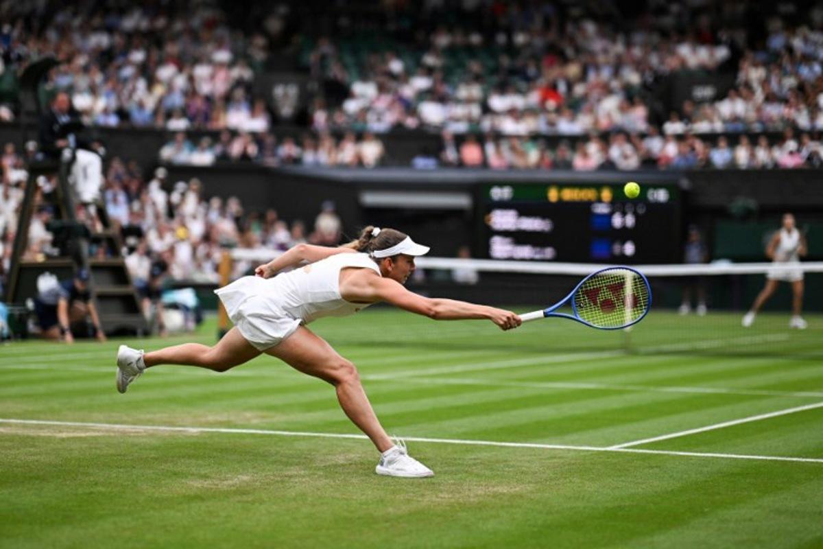 Belgium's Elise Mertens (L) plays a forehand return to Belarus's Aryna Sabalenka during their women's singles fourth round tennis match on the seventh day of the 2025 Wimbledon Championships at The All England Lawn Tennis and Croquet Club in Wimbledon, southwest London, on July 6, 2025. Kirill KUDRYAVTSEV / AFP