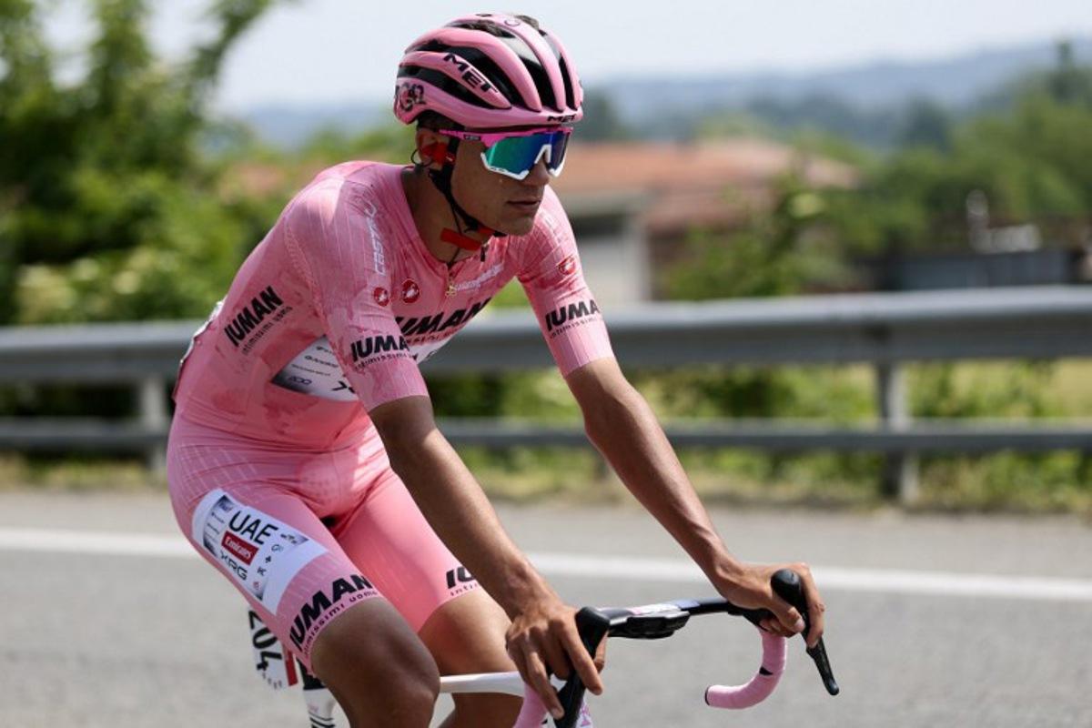 UAE Team Emirates XRG's Mexican rider Isaac Del Toro wearing the pink jersey of overall leader (Maglia Rosa) rides during the 20th stage of the 108th Giro d'Italia cycling race 205kms from Verres to Sestriere on May 31, 2025. Luca Bettini / AFP