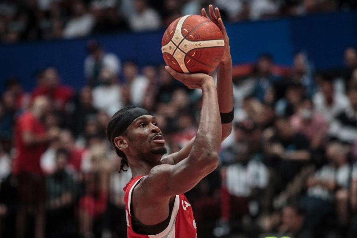 Canada's Shai Gilgeous-Alexander (C) shoots a free-throw during the FIBA Basketball World Cup group L match between Spain and Canda at Indonesia Arena in Jakarta on September 3, 2023. AFP